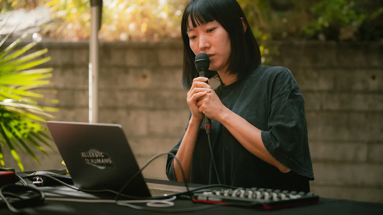 Minami Saeki live an Les Digitales Bern 2026, Botanischer Garten Bern – Foto 5 von 13