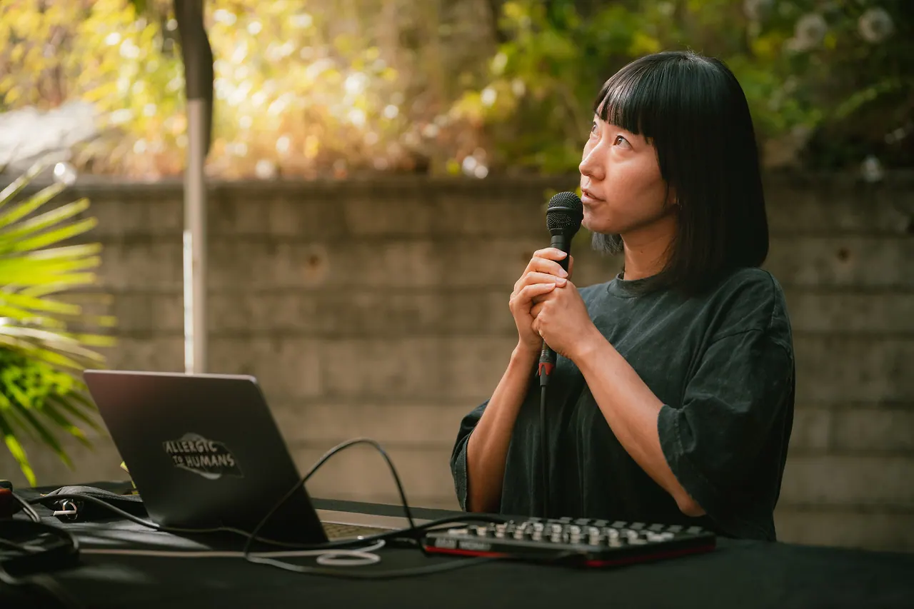 Minami Saeki live an Les Digitales Bern 2026, Botanischer Garten Bern – Foto 6 von 13