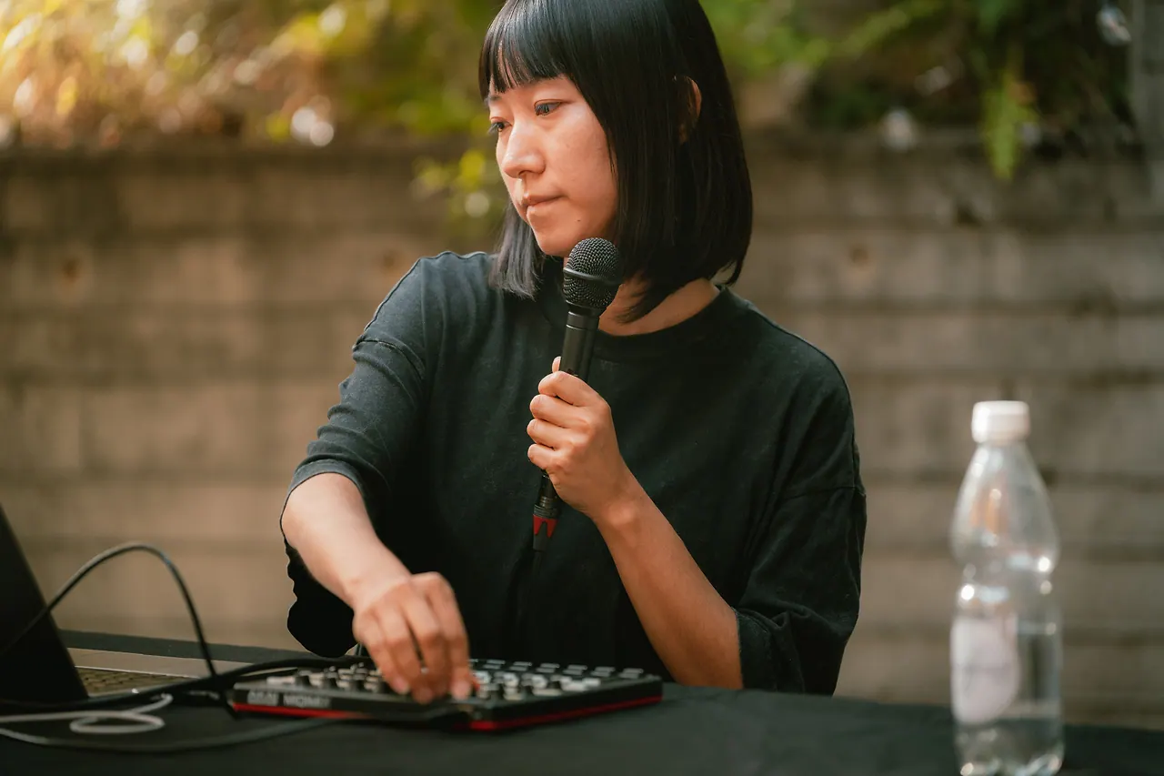Minami Saeki live an Les Digitales Bern 2026, Botanischer Garten Bern – Foto 8 von 13