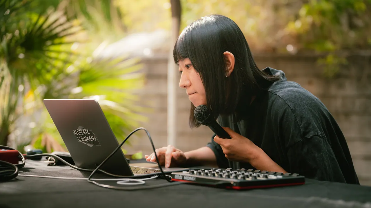 Minami Saeki live an Les Digitales Bern 2026, Botanischer Garten Bern – Foto 9 von 13